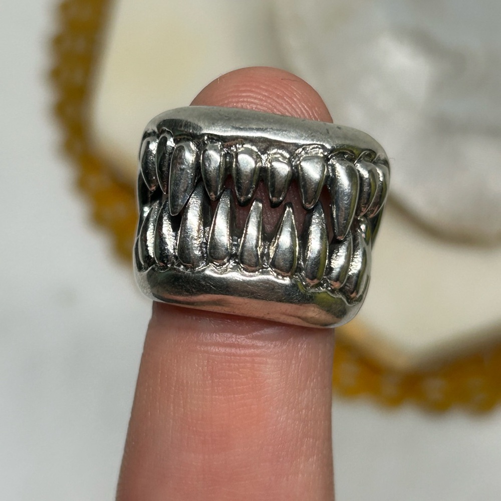 Vintage articulated fang teeth ring